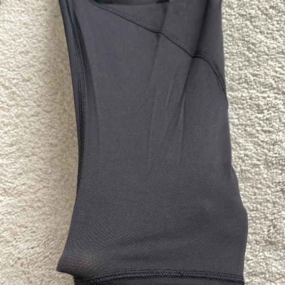 Lululemon Cropped 16” inseam Leggings - Picture 10 of 12